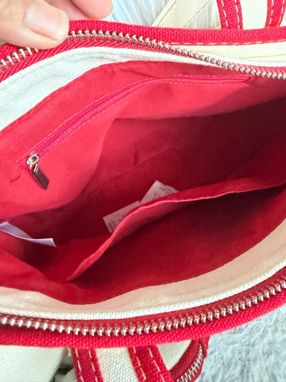 Aeropostale Red & Cream Strawberry Canvas Tote Crossbody with Strawberry Charm - Picture 9 of 17